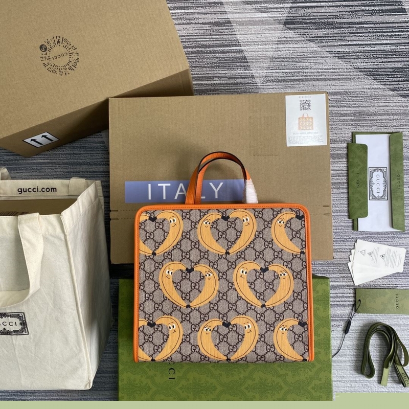 G*u*i shopping bags